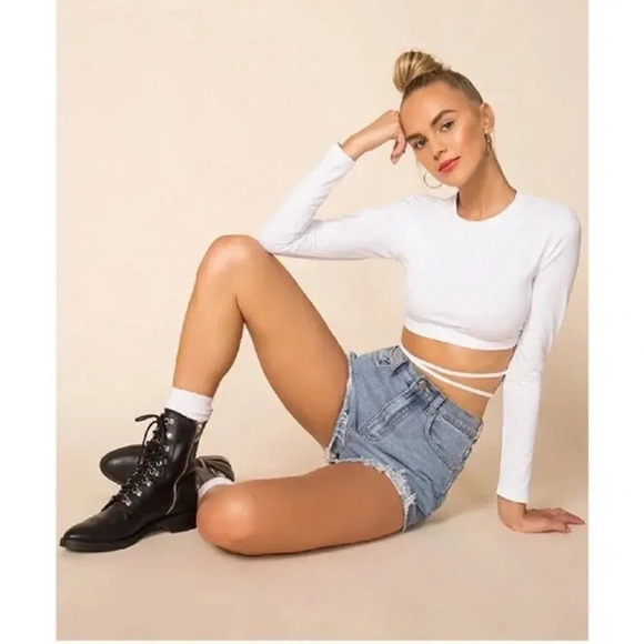 Superdown Simi Distressed Denim Shorts - Picture 5 of 9